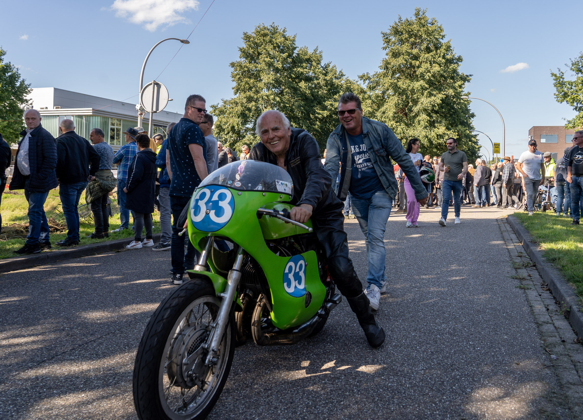 gezelligheid tussen de races door